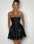 Elegantes kurzes Minikleid mit funkelndem Stil - Nordic Boutique & Co.