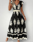 Elegantes Blütenmuster - Kleid für Hochzeitsgäste - Nordic Boutique & Co.