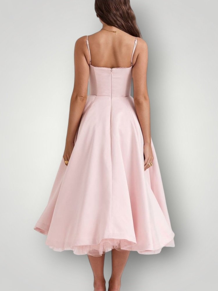 Elegantes Damenkleid für Hochzeitsgäste mit bequemem Schnitt - Nordic Boutique &amp; Co.