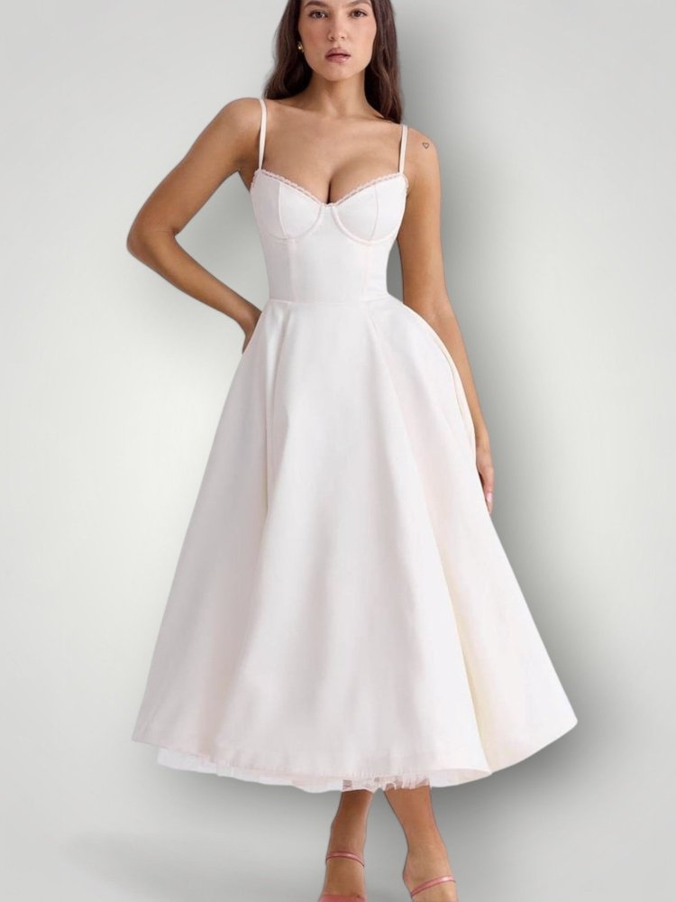 Elegantes Damenkleid für Hochzeitsgäste mit bequemem Schnitt - Nordic Boutique &amp; Co.