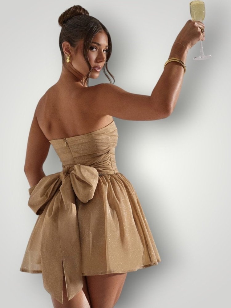 Elegantes kurzes Minikleid mit funkelndem Stil - Nordic Boutique &amp; Co.