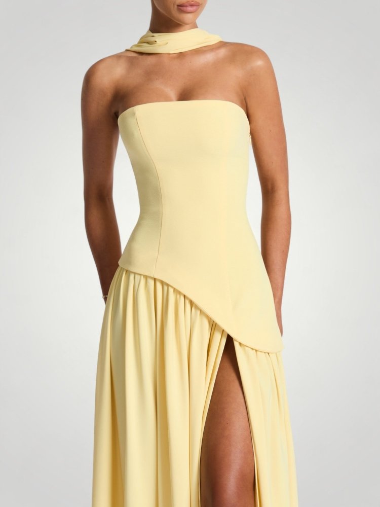 Elegantes Maxikleid mit Asymmetrischem Design - Nordic Boutique & Co.