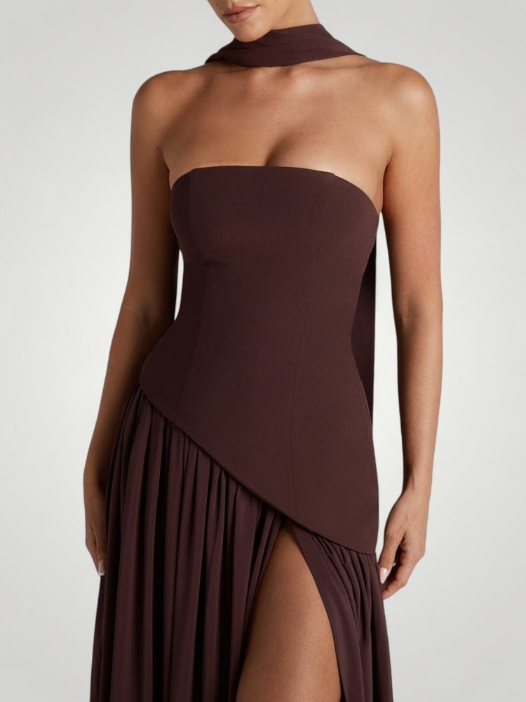 Elegantes Maxikleid mit Asymmetrischem Design - Nordic Boutique &amp; Co.