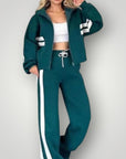 Stilvolles gestreiftes Set für Damen - Nordic Boutique & Co.