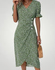 V - Ausschnitt Kleid mit Vintage - Blumenmuster, Femininer Stil - Nordic Boutique & Co.