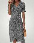 V - Ausschnitt Kleid mit Vintage - Blumenmuster, Femininer Stil - Nordic Boutique & Co.