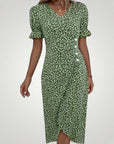 V - Ausschnitt Kleid mit Vintage - Blumenmuster, Femininer Stil - Nordic Boutique & Co.