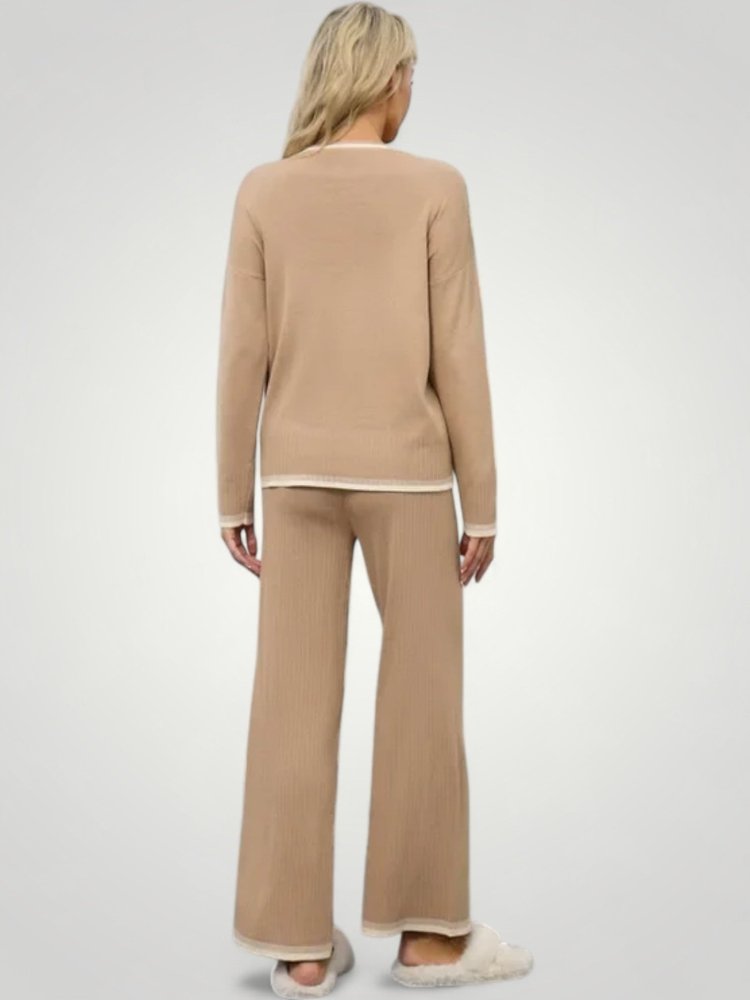Zweiteiliges Set mit V - Ausschnitt und Farbblockdesign - Nordic Boutique & Co.